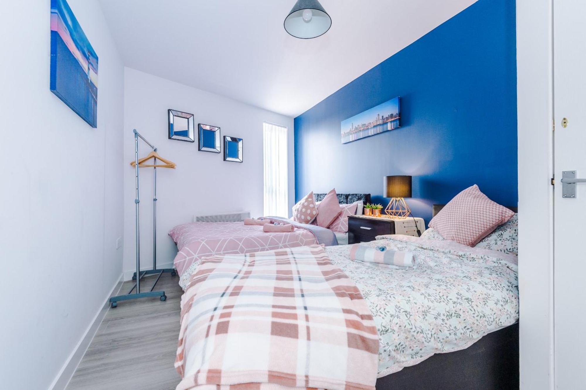 Opp Liverpool - Perfect For Contractors And Travellers, Big Savings Booking 4 Nights Or More! Apartment Room photo